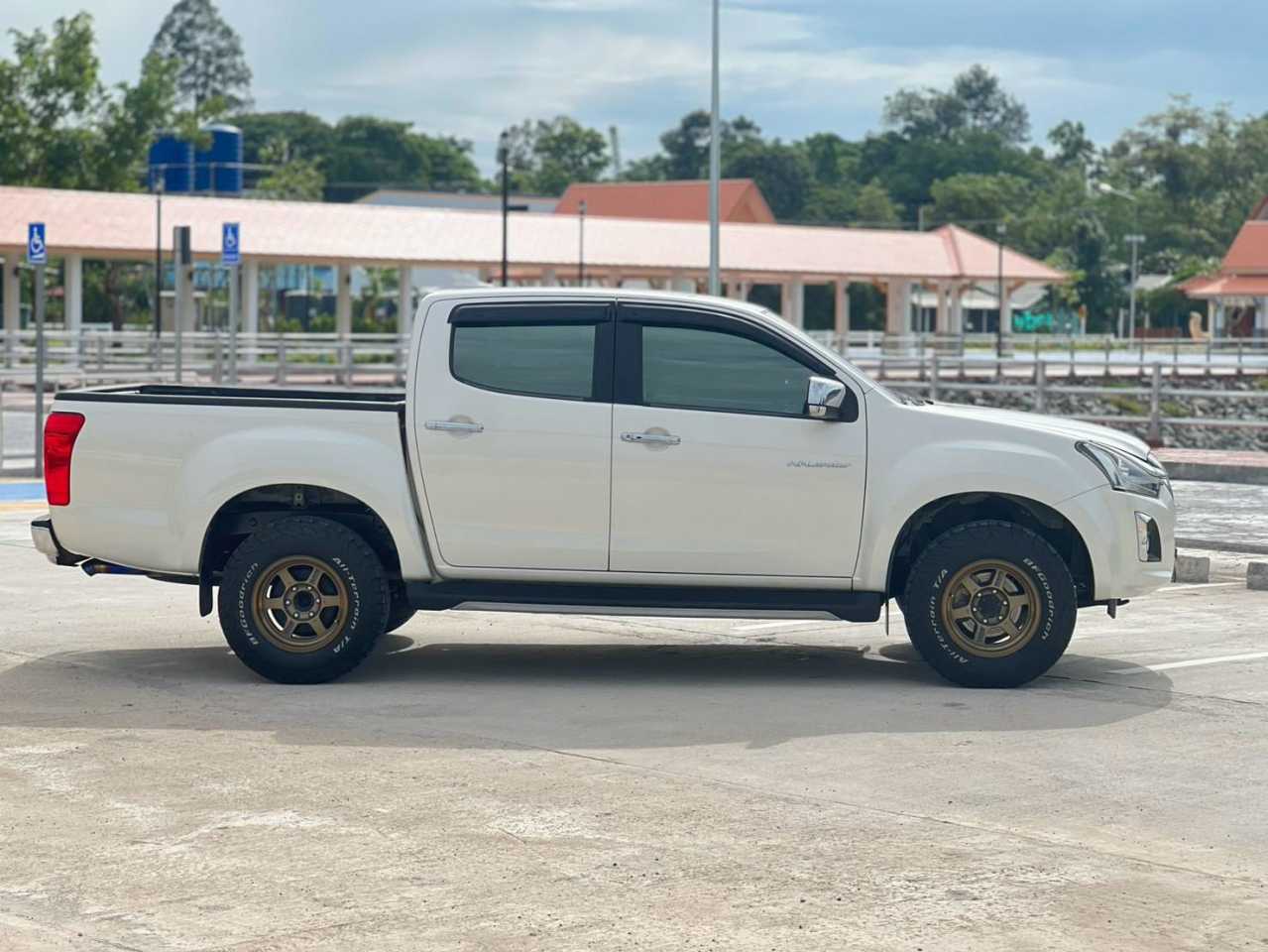 Isuzu All-New D-Max 4 ประตู 4x4 2017